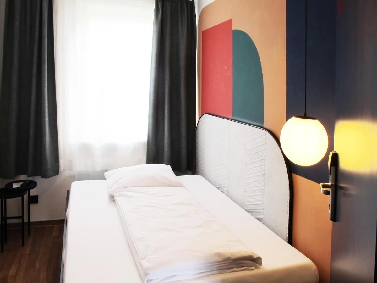 The Dot | 24/7 Checkin Hotel Munich