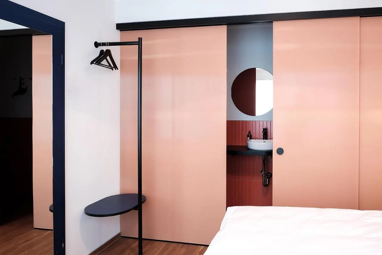 The Dot | 24/7 Checkin Hotel Munich