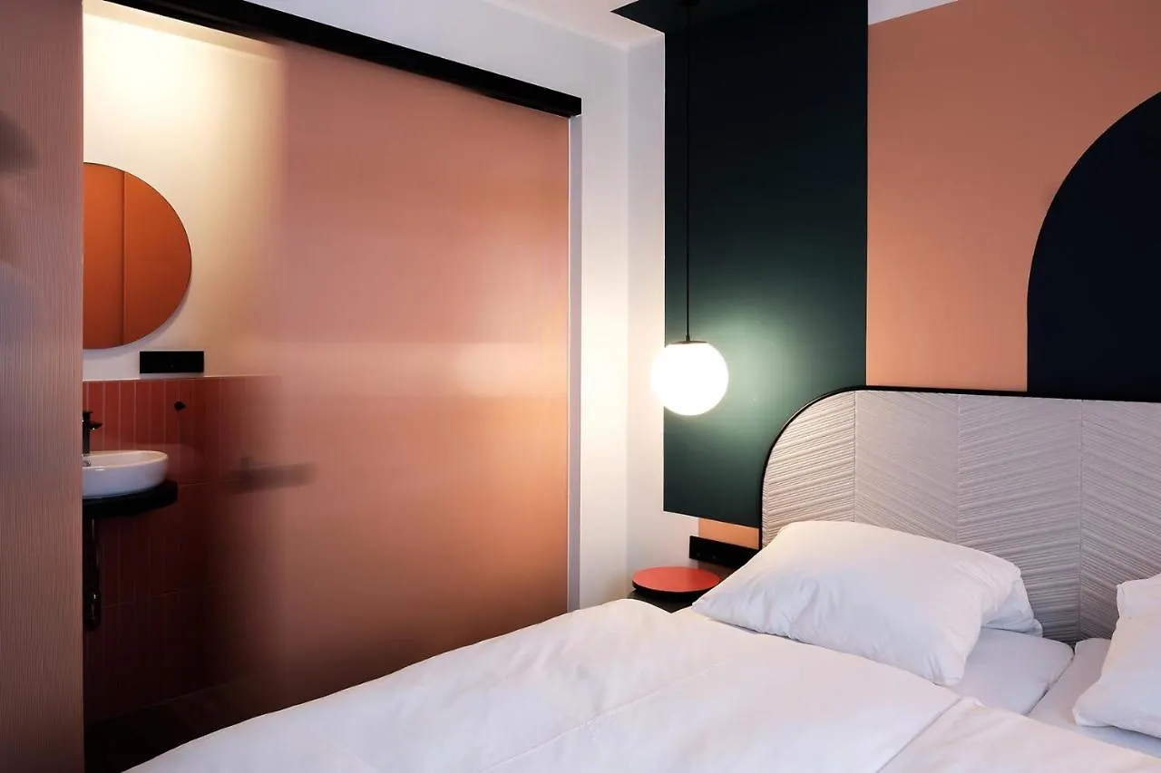 The Dot | 24/7 Checkin Hotel Munich