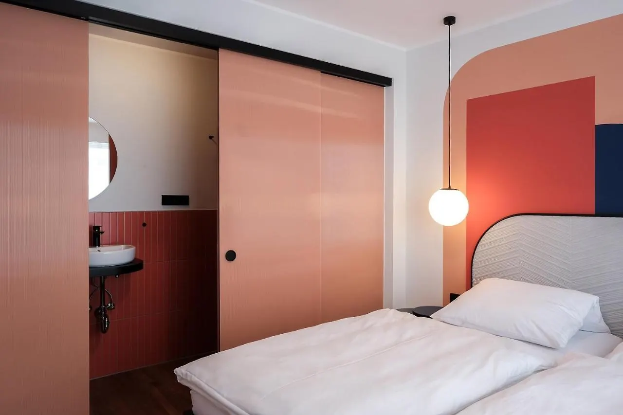 The Dot | 24/7 Checkin Hotel Munich